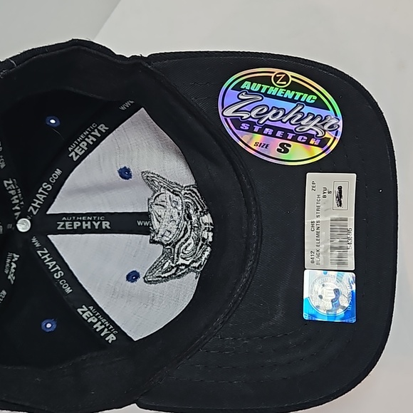 Zephyr | NWT Men's Fit Black Elements Stretch BYU Baseball Cap Sz S - Picture 10 of 10